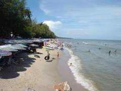 Stranden i Cha-Am centrum